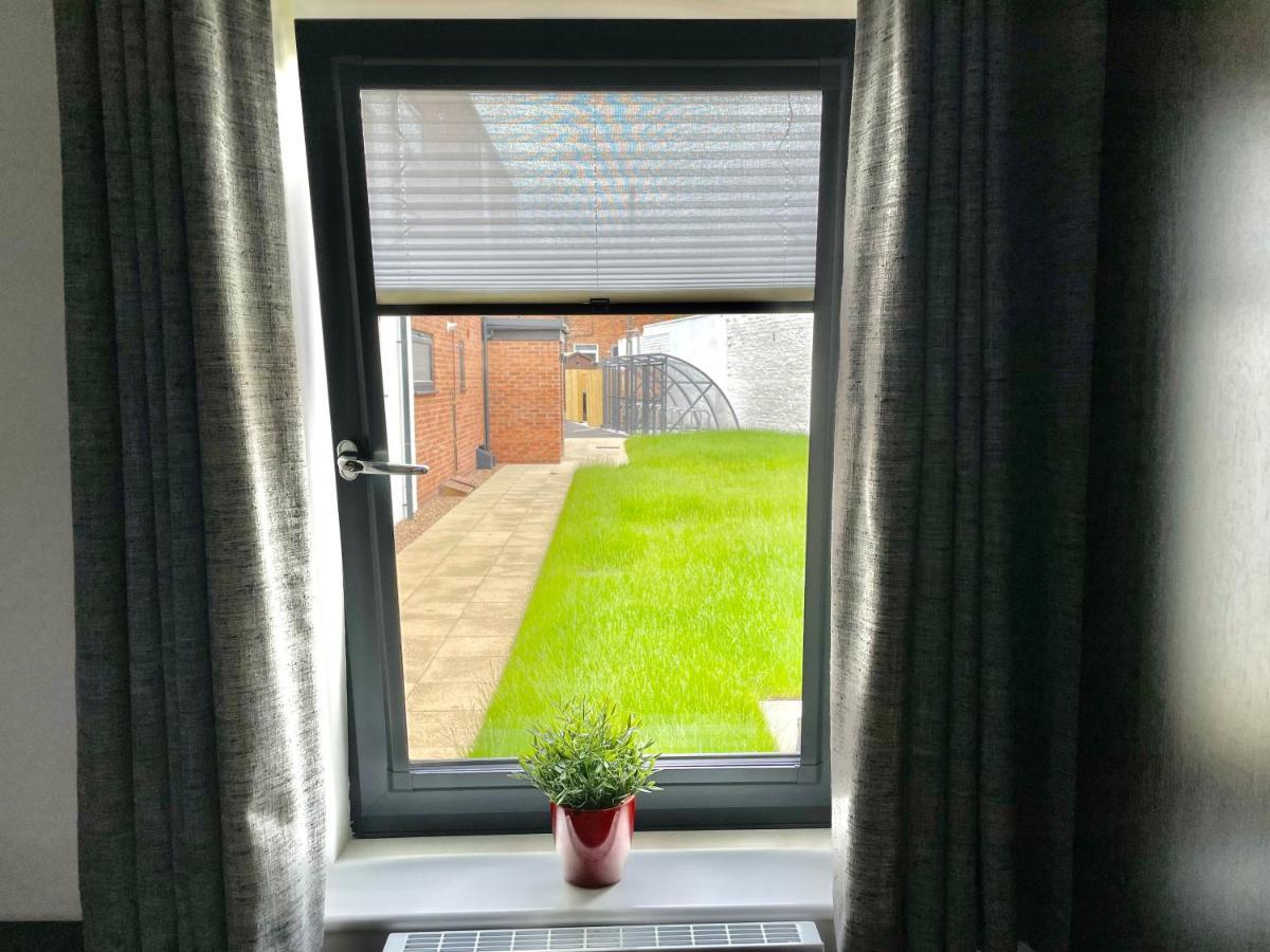 Garden View - 2 Bedroom Bungalow York Bagian luar foto