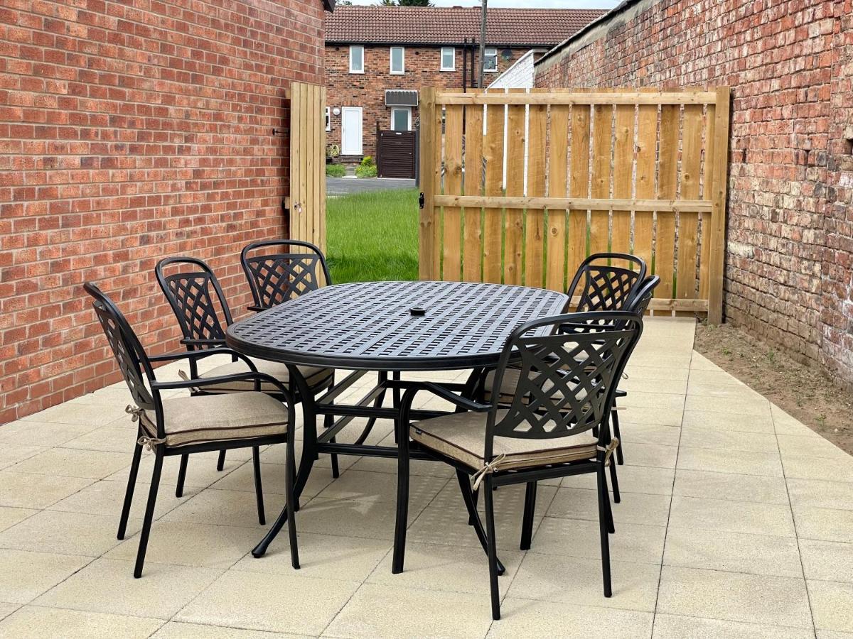 Garden View - 2 Bedroom Bungalow York Bagian luar foto